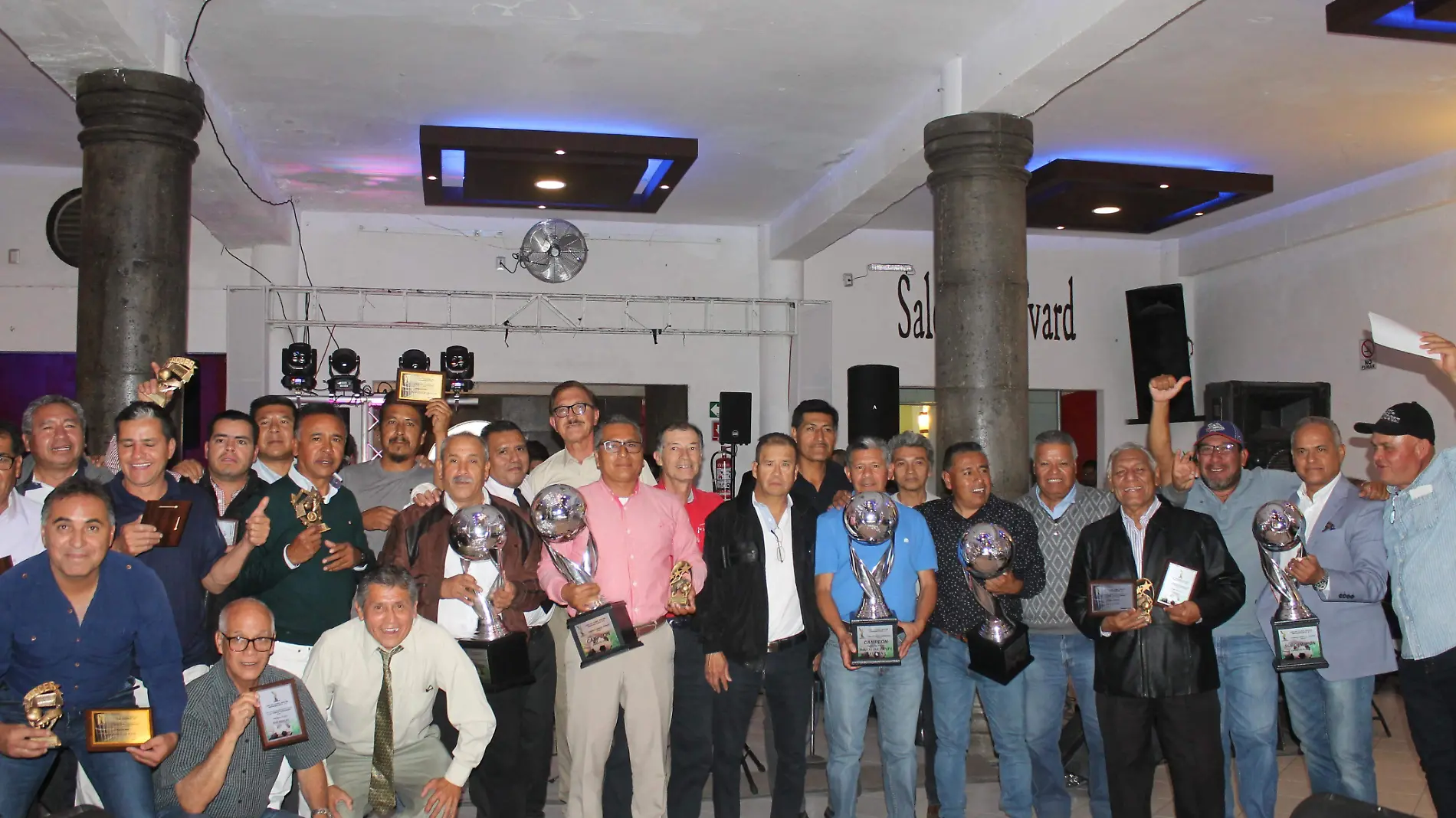 LOS CAMPEONES (1)